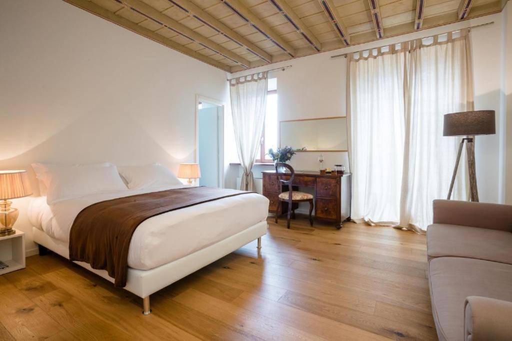 La Ripa Boutique Hotel Albino Bagian luar foto